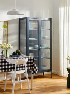 Vitrina de metal con cristal acanalado The Collector