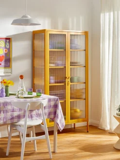 Vitrina de metal con cristal acanalado The Collector