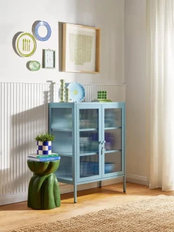 Vitrina de metal con cristal acanalado The Mixer