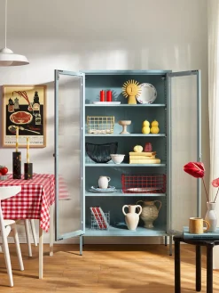 Vitrina de metal con cristal acanalado The Collector