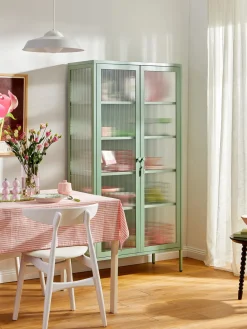 Vitrina de metal con cristal acanalado The Collector