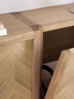 Zapatero de pared de roble Herringbone